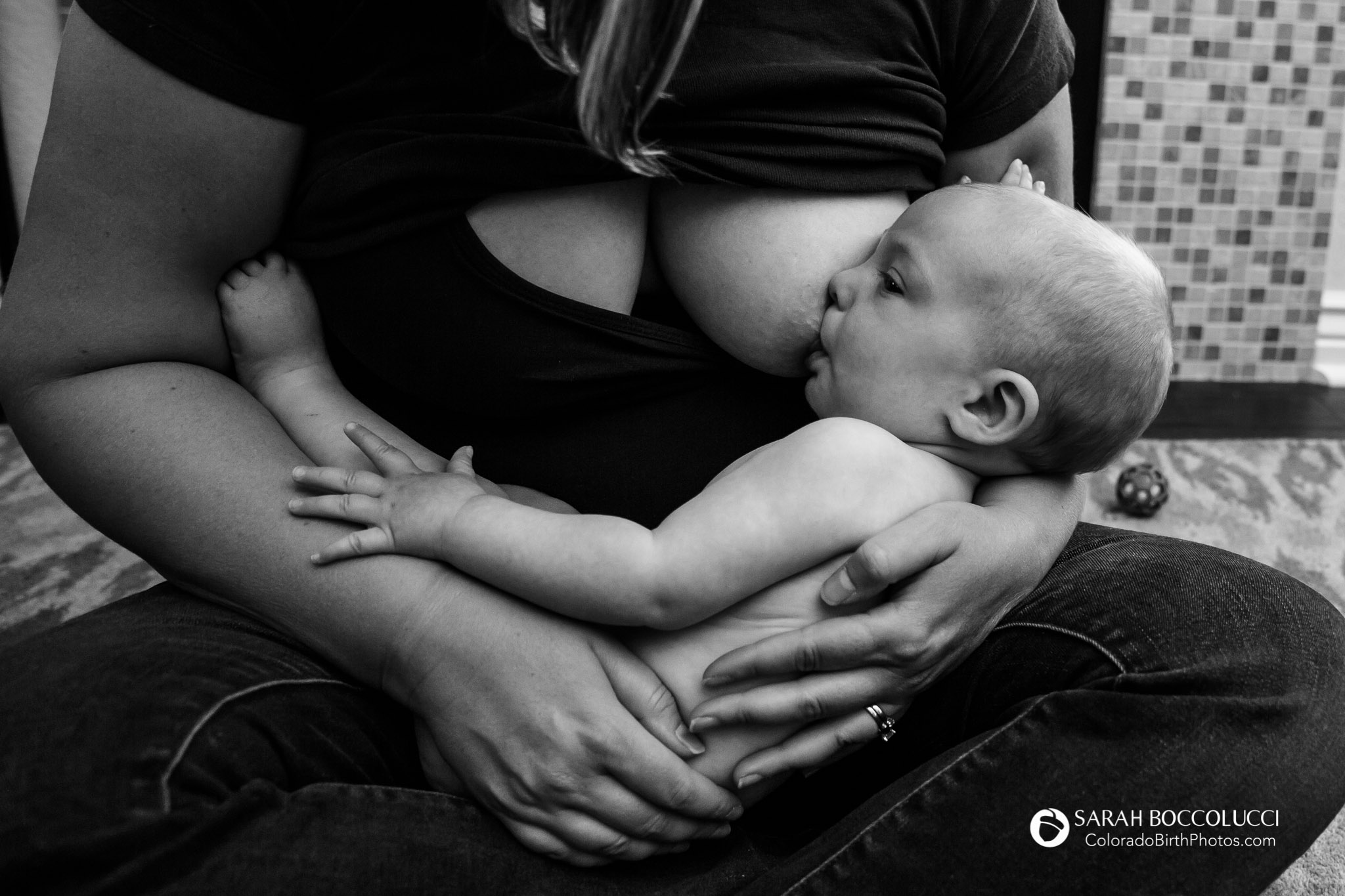 Longmont_Colorado_Baby_Photographer_Breastfeeding_Six_Month_Old